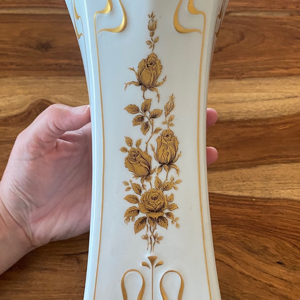 Beautiful Vintage Bareuther Waldsassen Bavaria Fine Porcelain Gilded Vase 10”